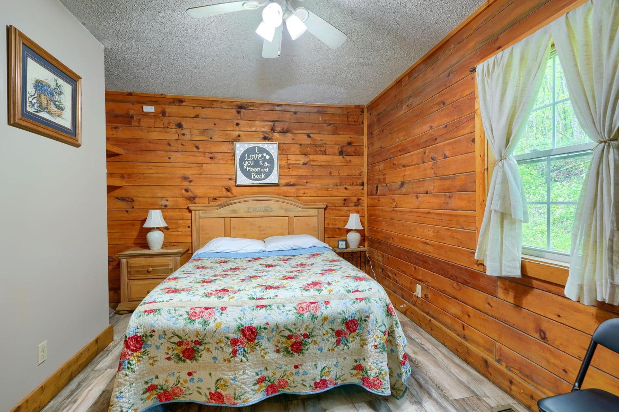 Blue Rose Cabins - Rosebud Cabin โลแกน ภายนอก รูปภาพ
