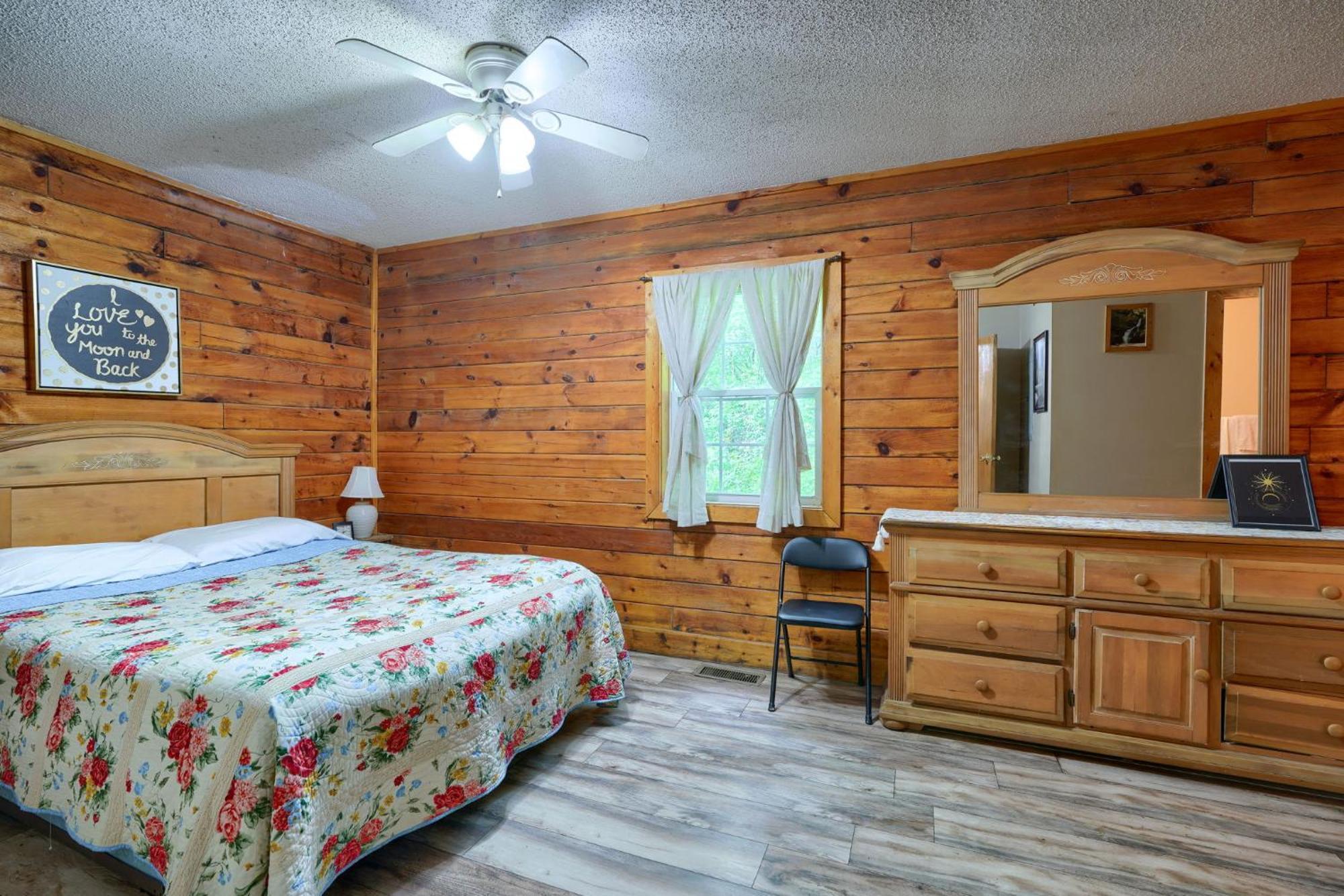 Blue Rose Cabins - Rosebud Cabin โลแกน ภายนอก รูปภาพ